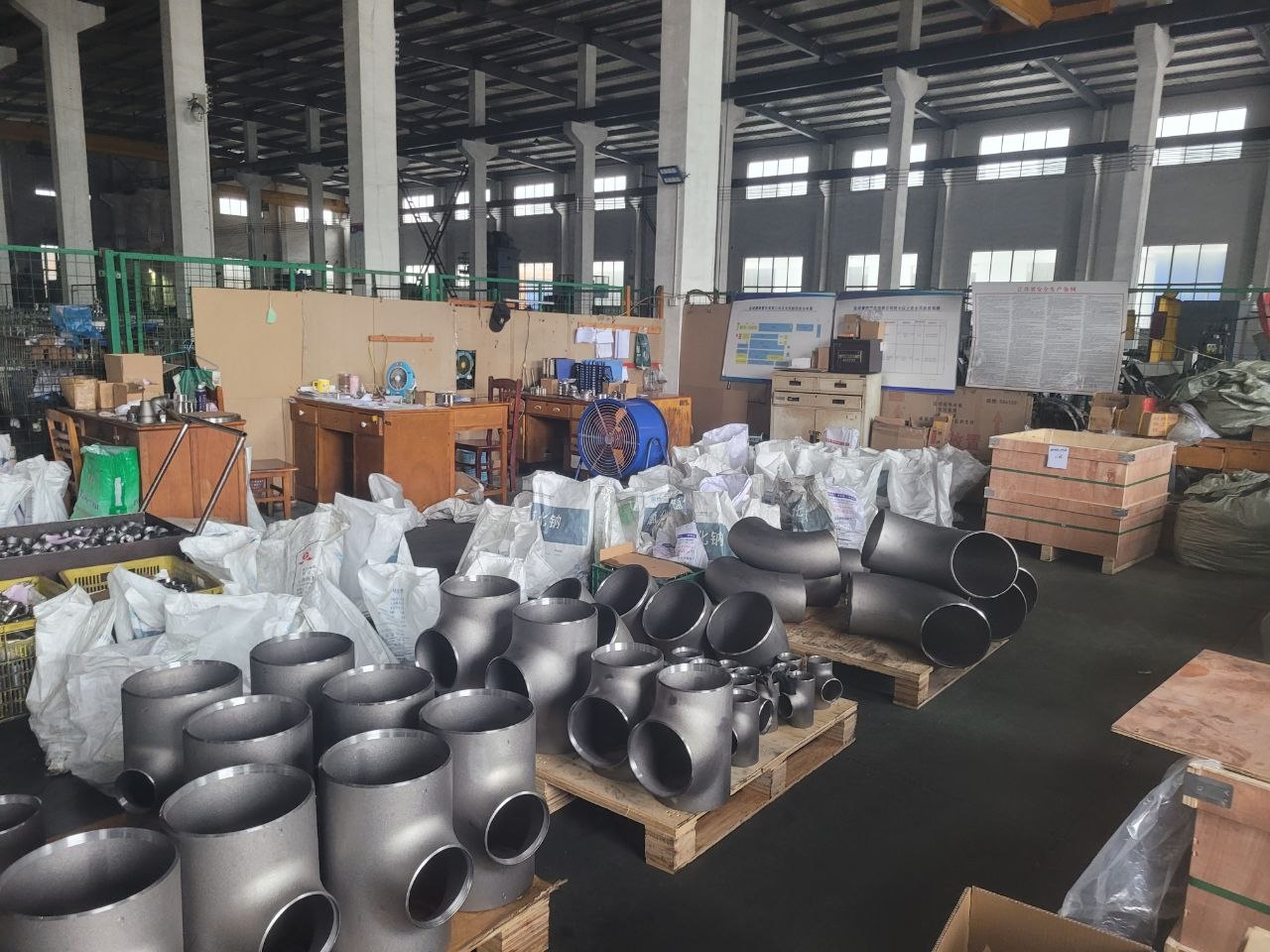 Pipe fittings prepared in HaoLnk manufacturing facility